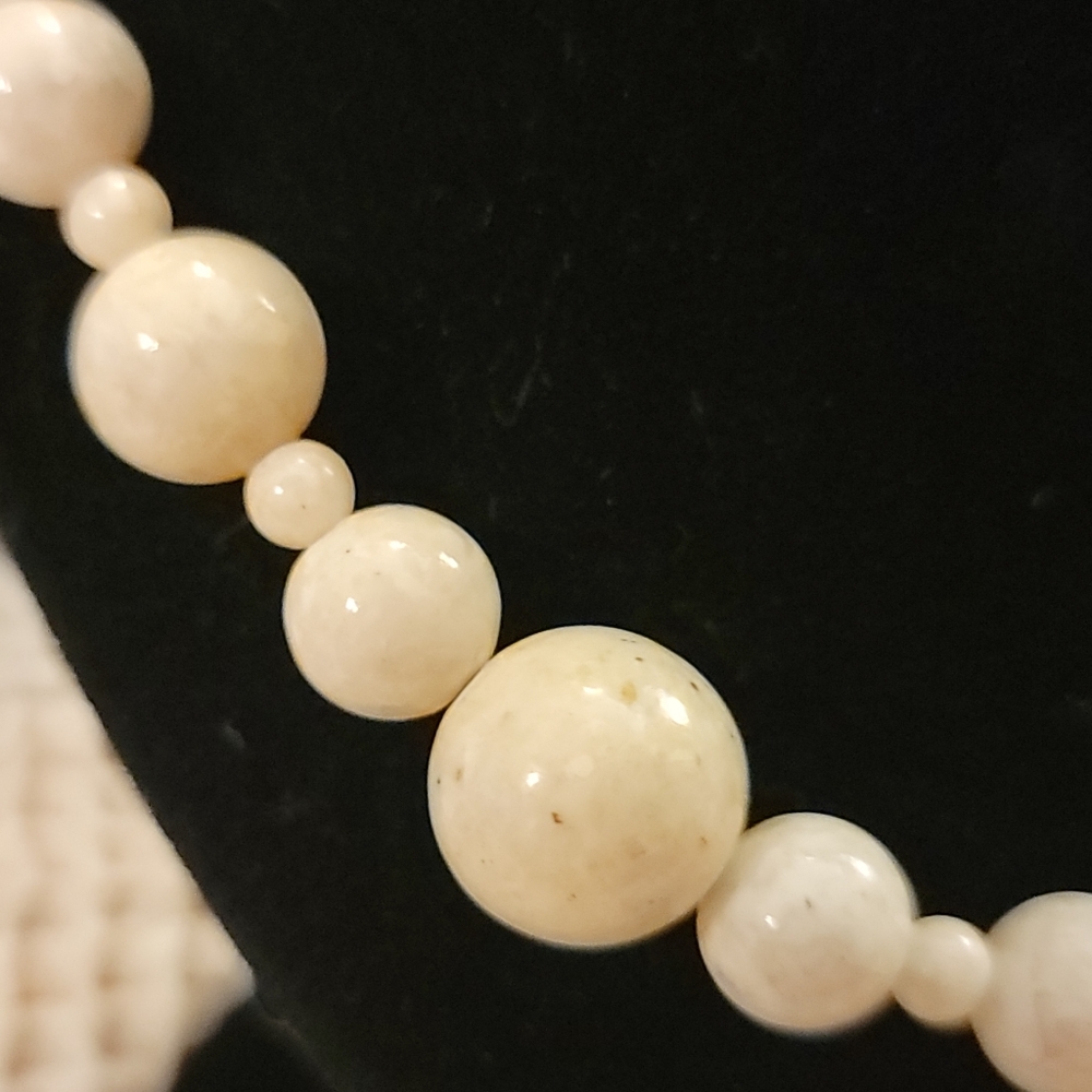 Stone Bead  Necklace With Silvertone Toggle Clasp - Picture 4 of 5